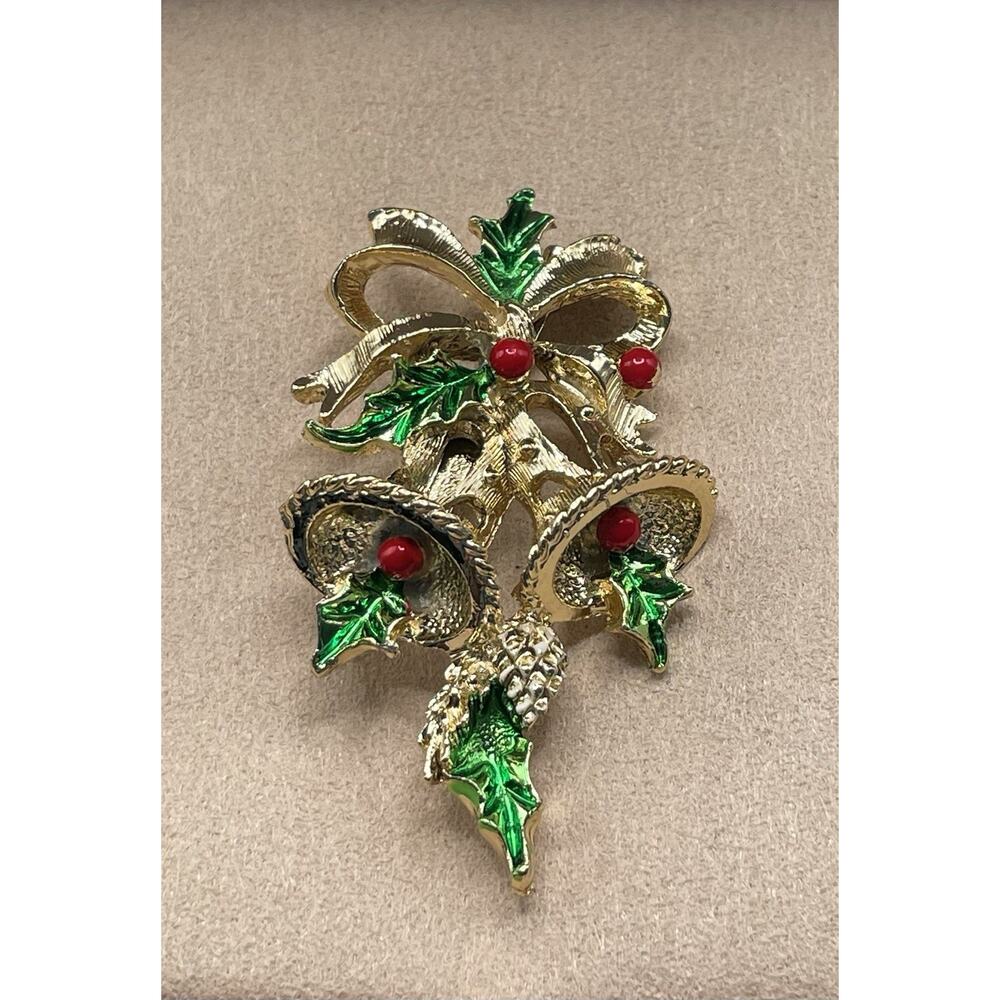 Vintage Gold Tone Bells, Holly Leaves with Red Berries Gerry's Brooch Pin. New.